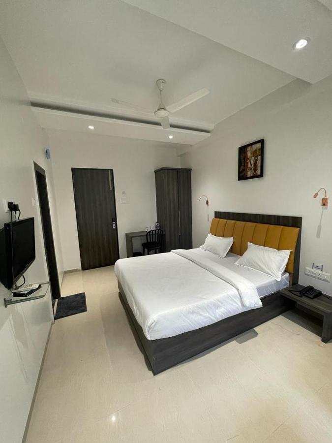 Hotel Gulmohar Parbhani Exterior photo